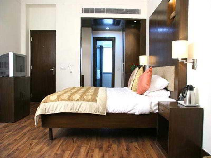 Dolphinn Delhi  Exterior photo