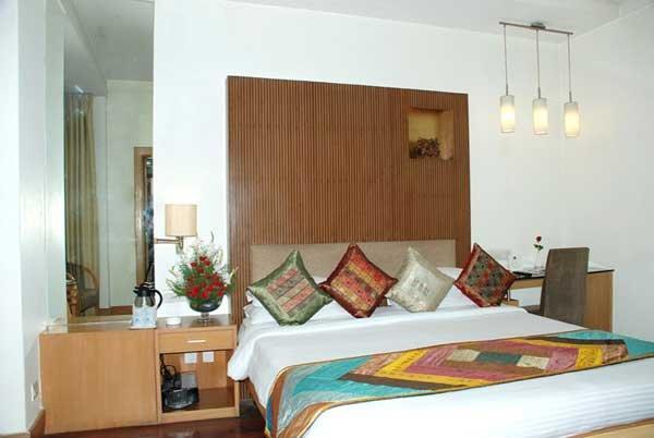 Dolphinn Delhi  Exterior photo